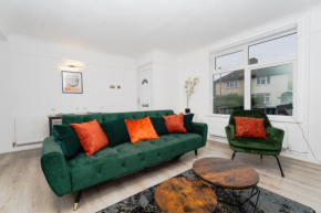 Becontree Bliss - 2BR House near train station